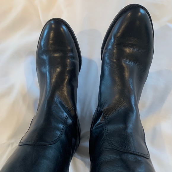 Stuart Weitzman - Picture 10 of 13